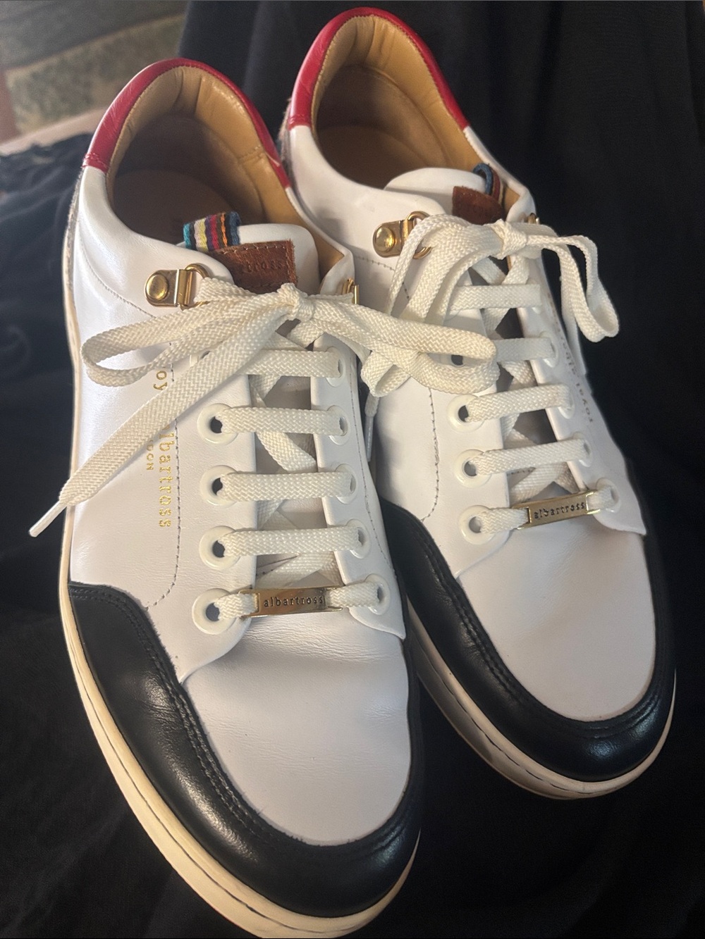 Albatroos White Leather Sneakers with Black Toe and Red Collar